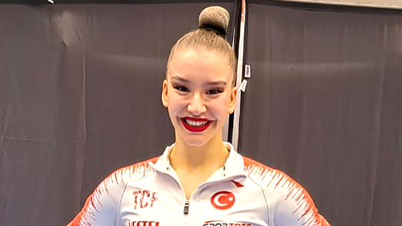 Akhisarlı Ayşe Begüm Onbaşı, Çekya