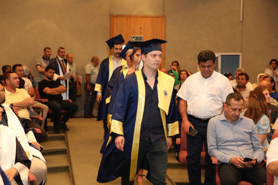 MCBÜ’DE MEZUNİYET COŞKUSU AKHİSAR’DA BAŞLADI