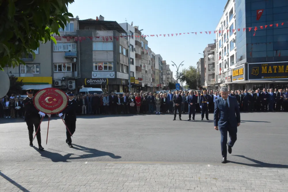 CUMHURİYET BAYRAMI KUTLAMALARI ÇELENK SUNUMUYLA BAŞLADI