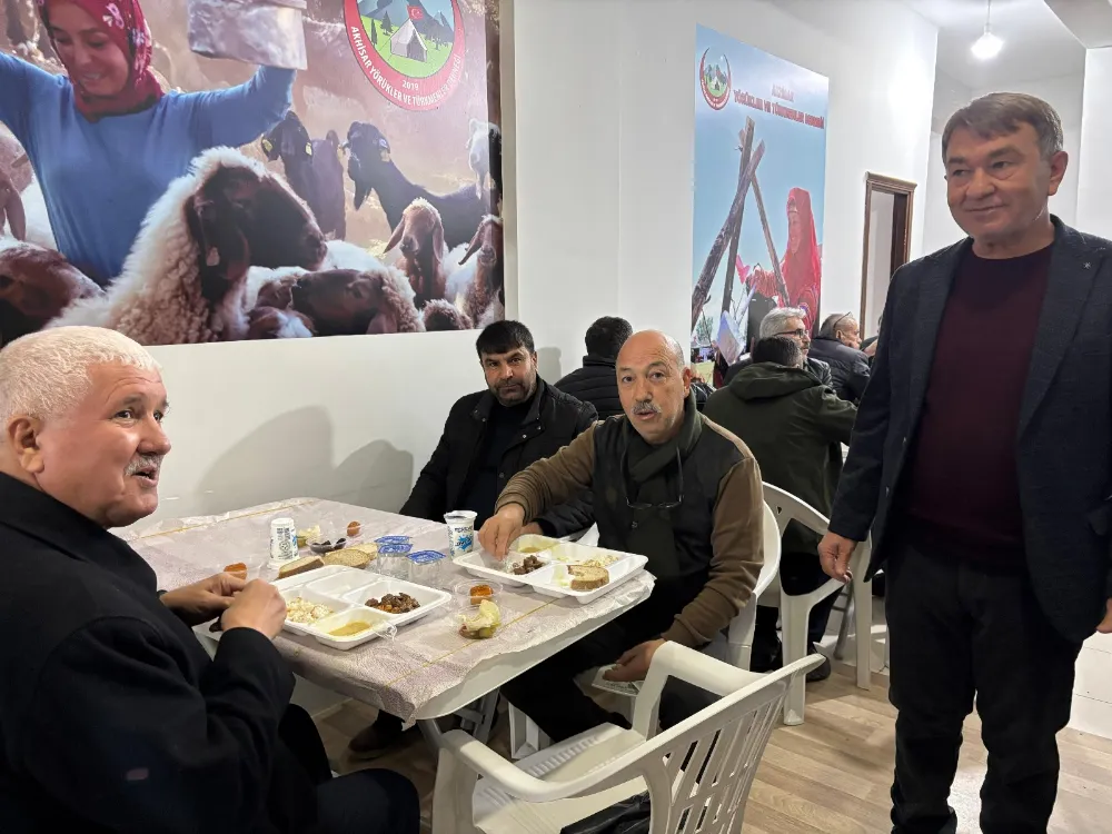 AKHİSAR YÖRÜKLER VE TÜRKMENLER DERNEĞİ YENİ ÜYELERLE BULUŞTU