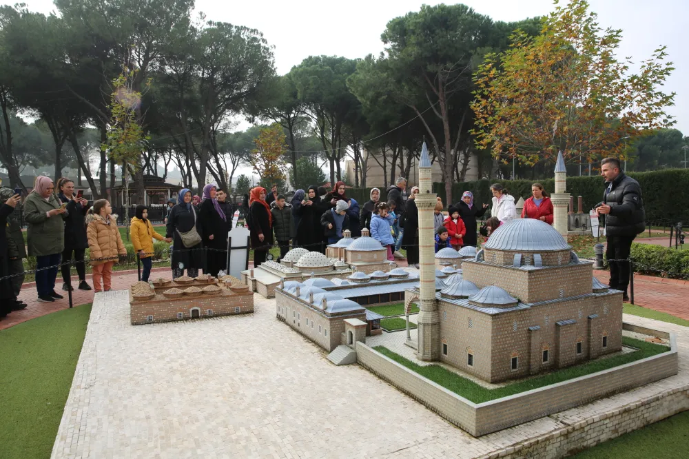 BÜYÜKŞEHİR’DEN AKHİSARLI ÖZEL ÖĞRENCİLERE MANİSA GEZİSİ