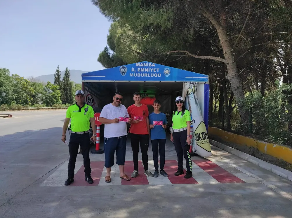 AKHİSAR YOLUNDA TRAFİK BİLGİLENDİRMESİ