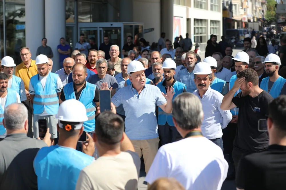 ANKARA YOLUNDA DURAN FERNAS İŞÇİLERİ AKHİSAR