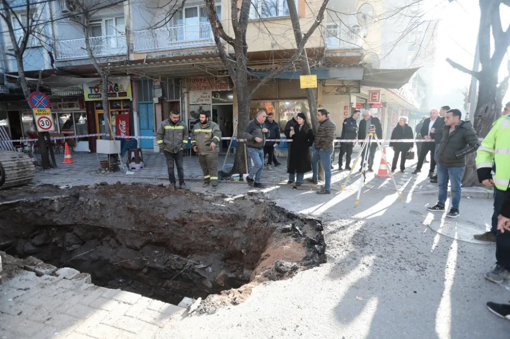 AKHİSAR’DA 50 YILDIR YENİLENMEYEN ALTYAPILAR YENİLENİYOR