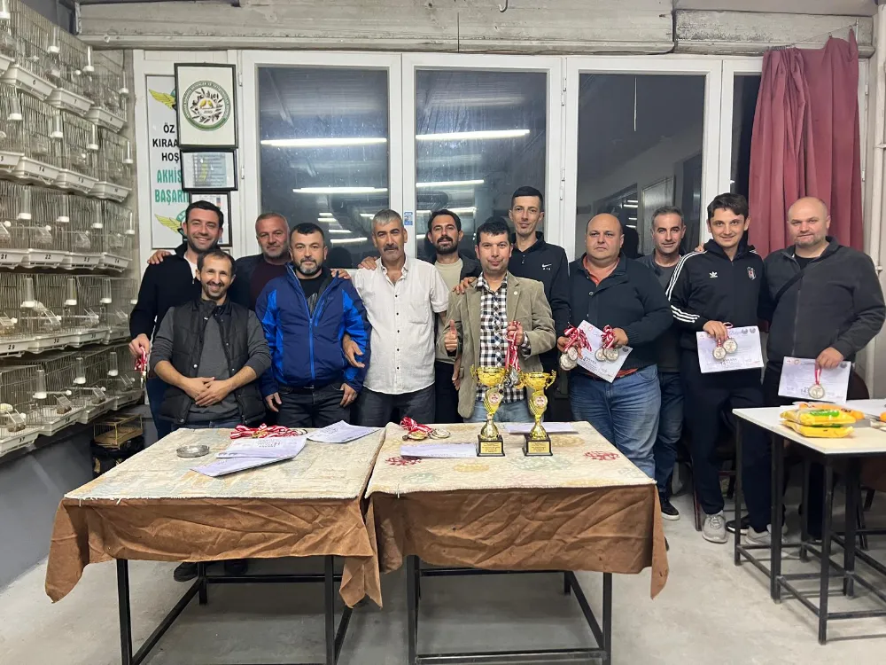AKHİSAR KANARYA SEVENLER DERNEĞİ ÜYELERİ ANKARA’DAN ÖDÜLLERLE DÖNDÜ