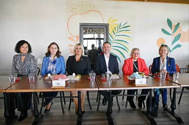 CHP AKHİSAR İLÇE KADIN KOLLARI