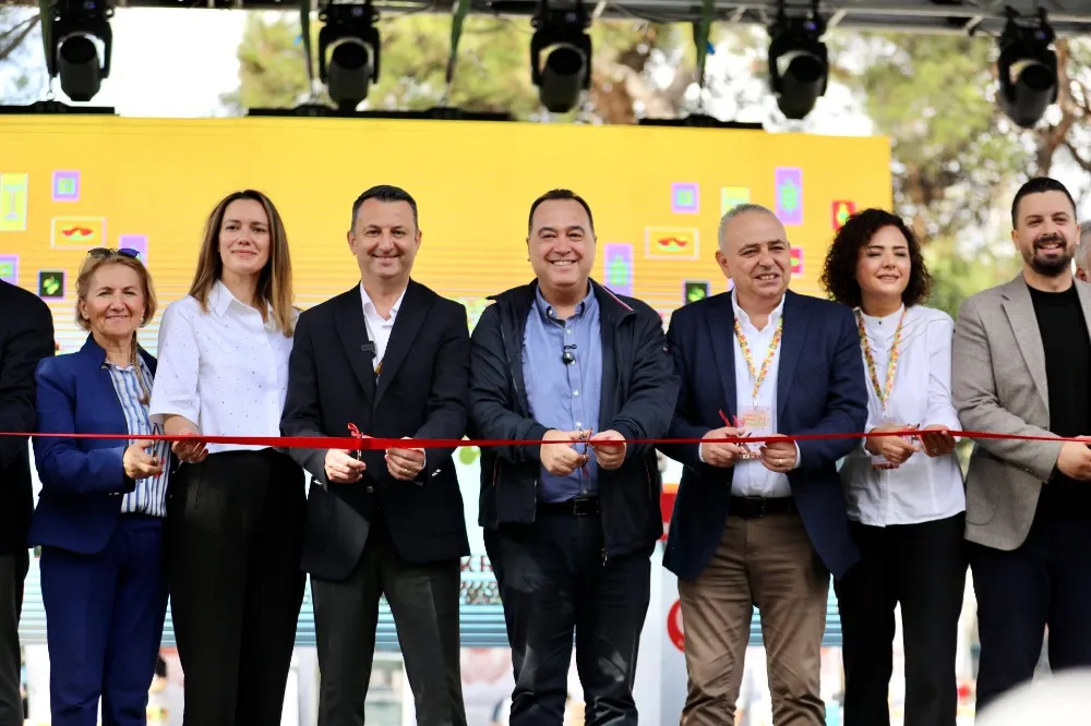 LEZİZ AKHİSAR FESTİVALİ COŞKUYLA GERÇEKLEŞTİ
