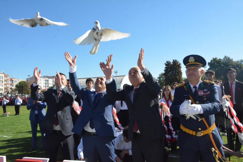 CUMHURİYETİN 102. YILI, AKHİSAR’DA BÜYÜK BİR ŞENLİKLE KUTLANDI