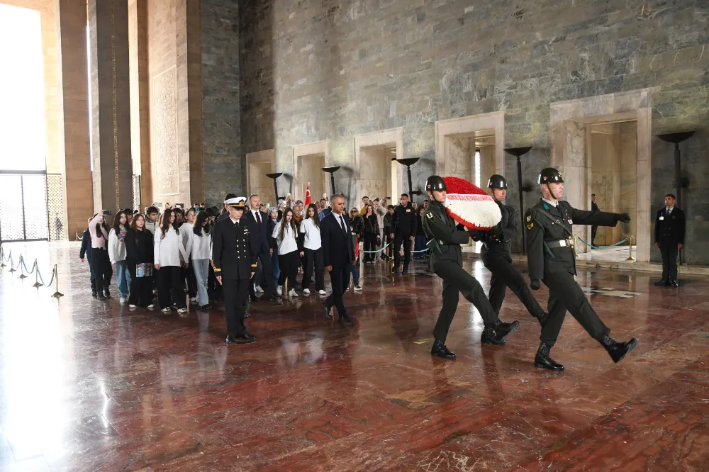 NAMIK OĞUL ORTAOKULU ANITKABİR’DE RESMİ TÖREN DÜZENLEDİ
