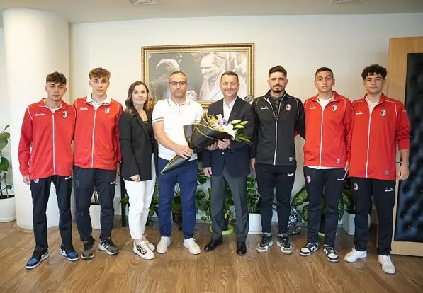 1922 SPOR KULÜBÜ’NDEN AKHİSAR BELEDİYESİ’NE ZİYARET