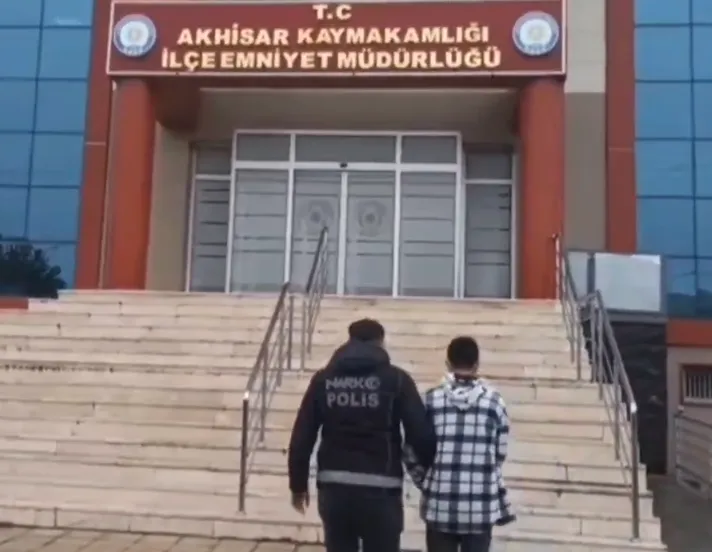 AKHİSAR’DA UYUŞTURUCU MADDEYE GEÇİT VERİLMEDİ