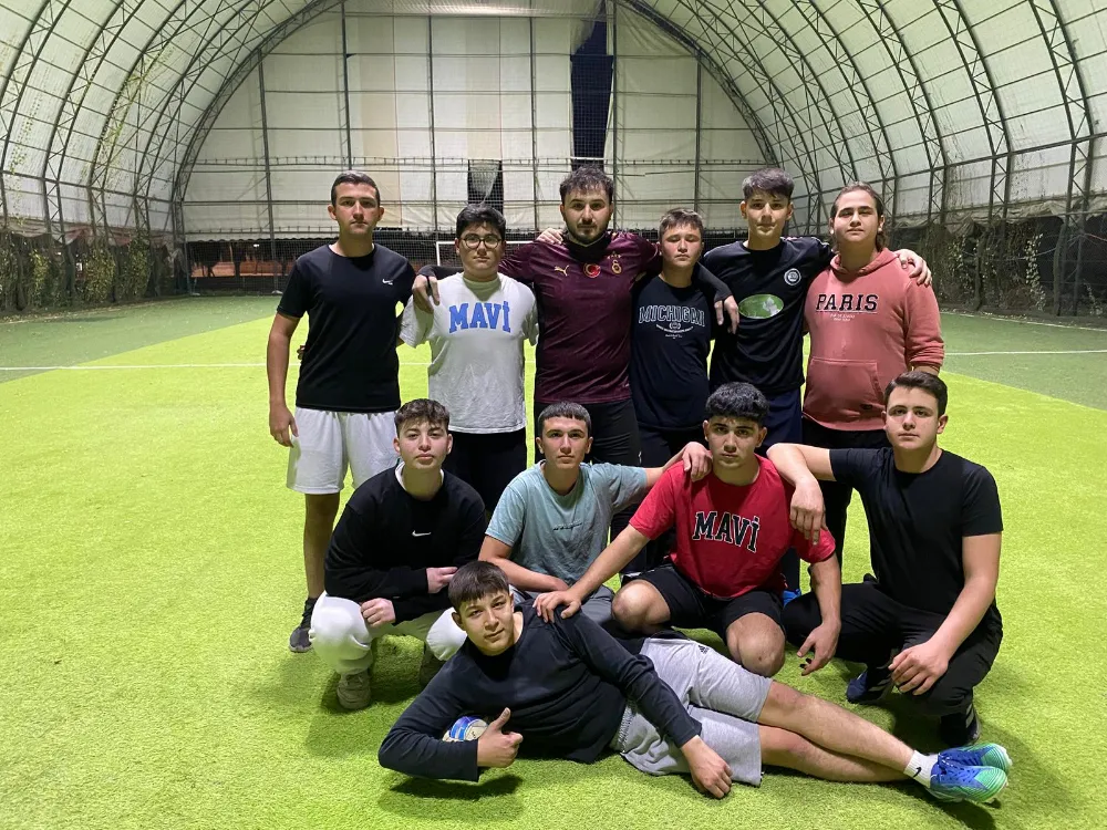 AK PARTİ AKHİSAR GENÇLİK KOLLARI GENÇLERİ HALISAHA ETKİNLİKLERİNDE BULUŞTURUYOR