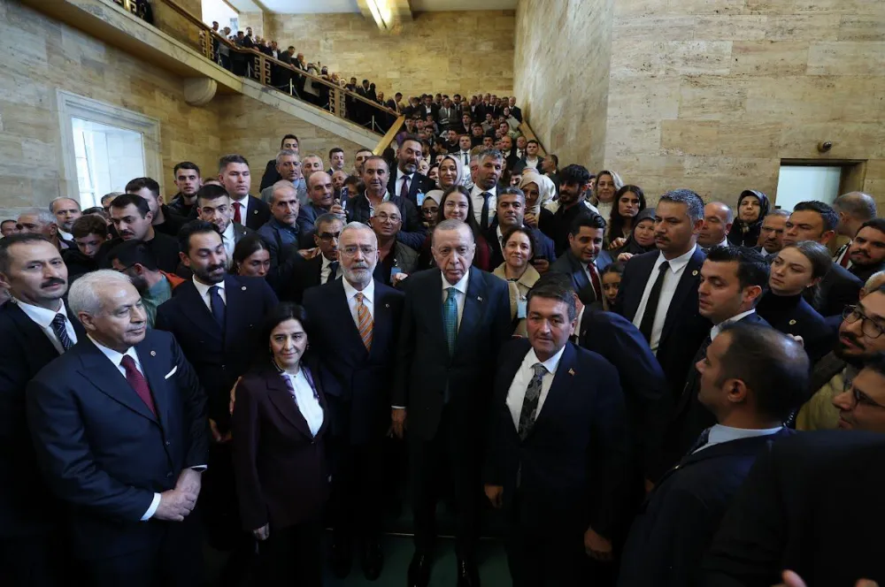 AK PARTİ MANİSA TEŞKİLATI, TBMM’DE CUMHURBAŞKANI ERDOĞAN İLE BİR ARAYA GELDİ