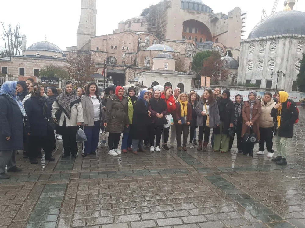 CHP AKHİSAR KADIN KOLLARI İSTANBUL GEZİSİNE DEVAM EDİYOR