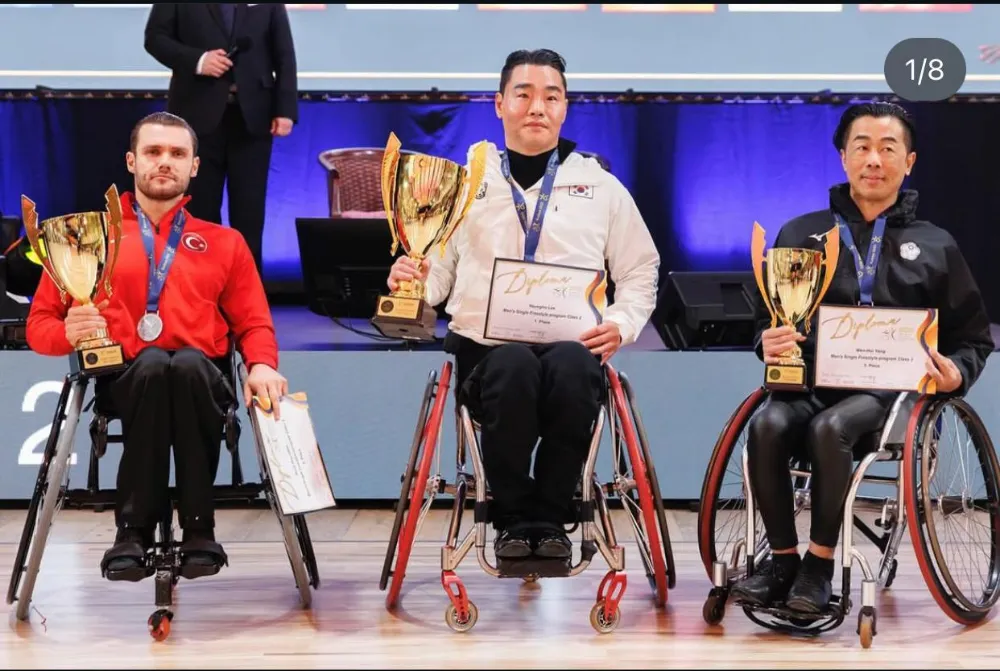 AKHİSARLI BAYRAKTAR, SLOVAKYA’DAN 2 GÜMÜŞ VE 1 BRONZ MADALYA İLE DÖNDÜ