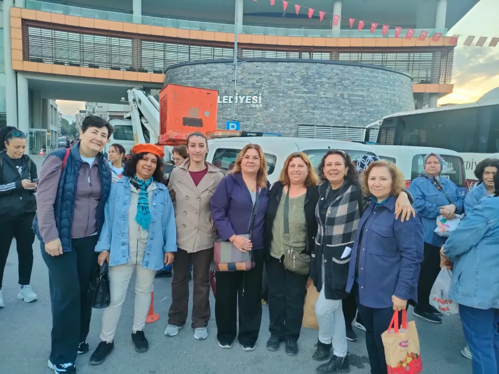 AKHİSARLI KADINLAR İZMİR GEZİSİYLE KEYİFLİ BİR GÜN GEÇİRDİ