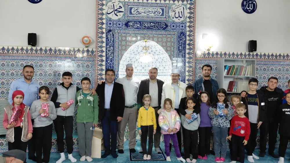 AKHİSAR’DA CUMA GECESİ AİLECE CAMİDEYİZ PROGRAMI”