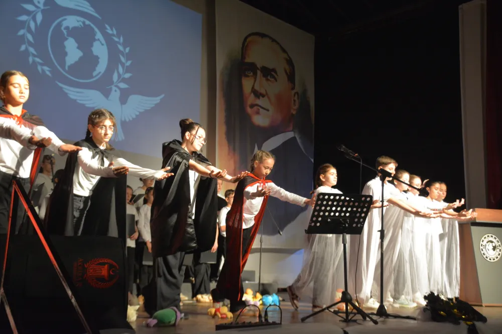 AKHİSAR’DA 10 ARALIK İNSAN HAKLARI GÜNÜ TÖRENLE KUTLANDI