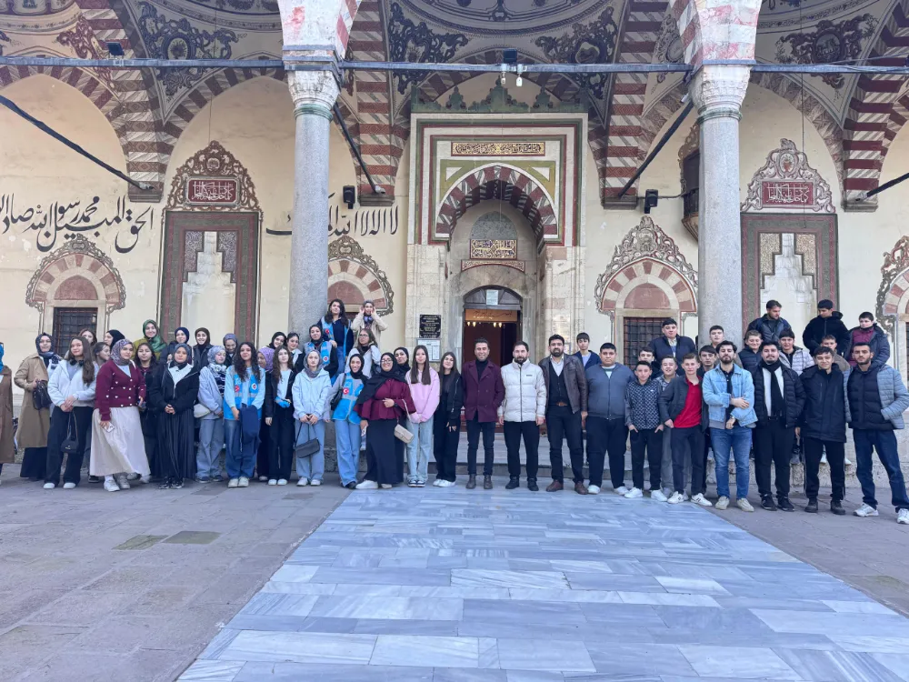 AKHİSAR DİYANET GENÇLİK, MANİSA’NIN TARİH VE KÜLTÜR DURAKLARINI KEŞFETTİ