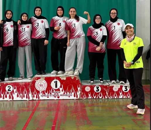 AKHİSAR BİLEK GÜREŞİNDE ZİRVE HİLALİYE KIZ ANADOLU İMAM HATİP LİSESİ’NİN