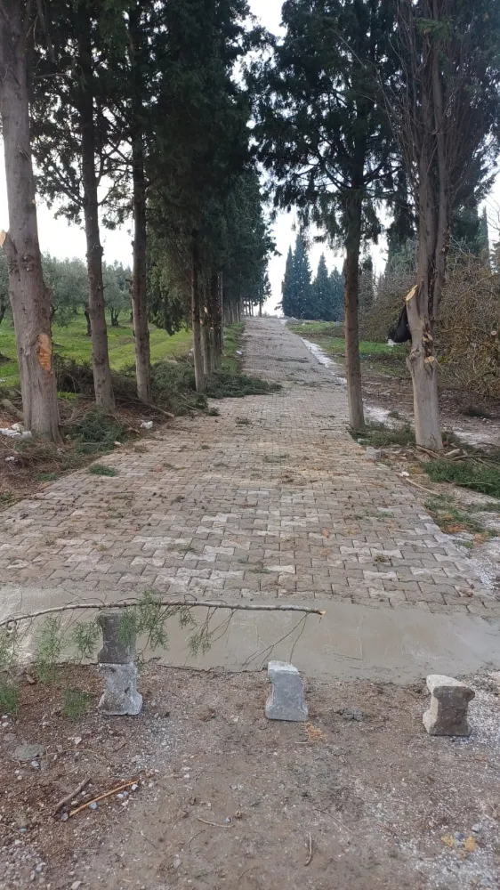 AKHİSAR’IN KIRSAL MAHALLELERİNDE MEZARLIK DÜZENLEMELERİ VATANDAŞTAN TAM NOT ALDI