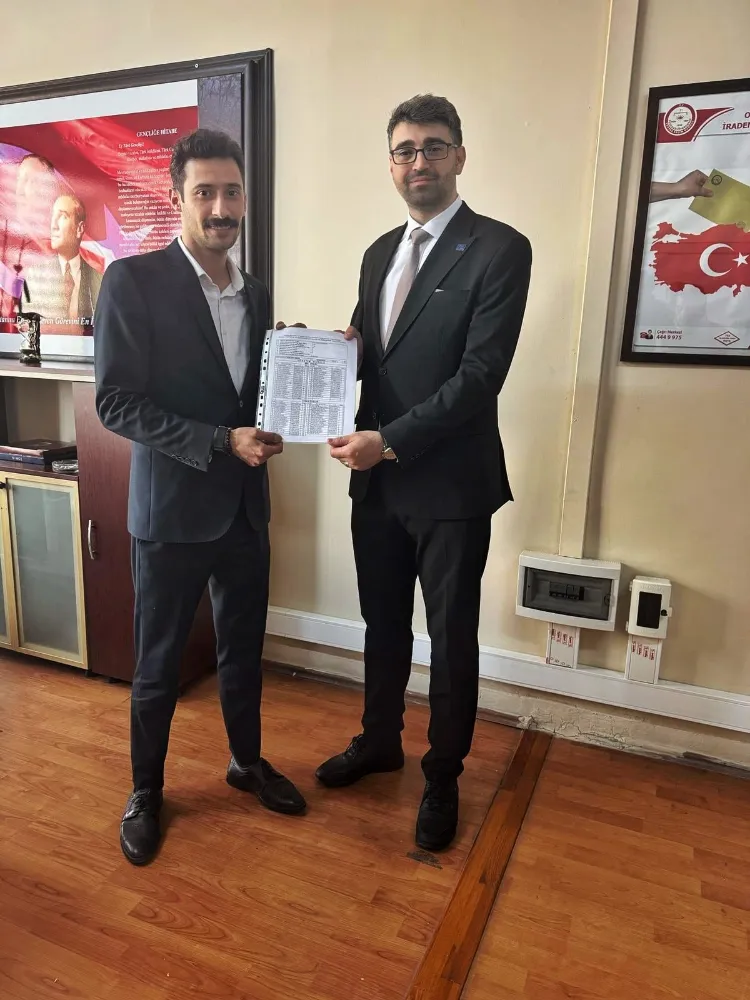 ANAHTAR PARTİ AKHİSAR İLÇE BAŞKANI GİRGİN MAZBATASINI ALDI