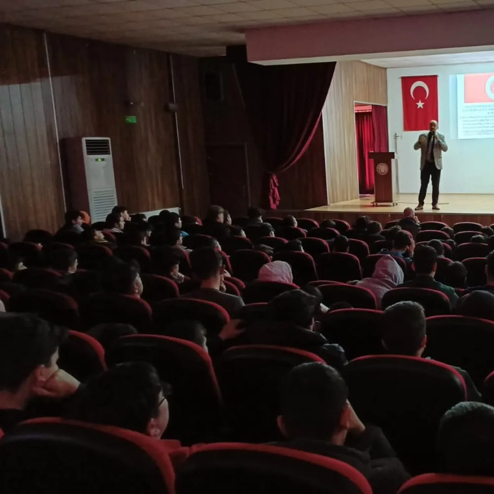 AKHİSAR İLÇE MÜFTÜLÜĞÜNDEN ÖĞRENCİLERE KARİYER SEMİNERİ