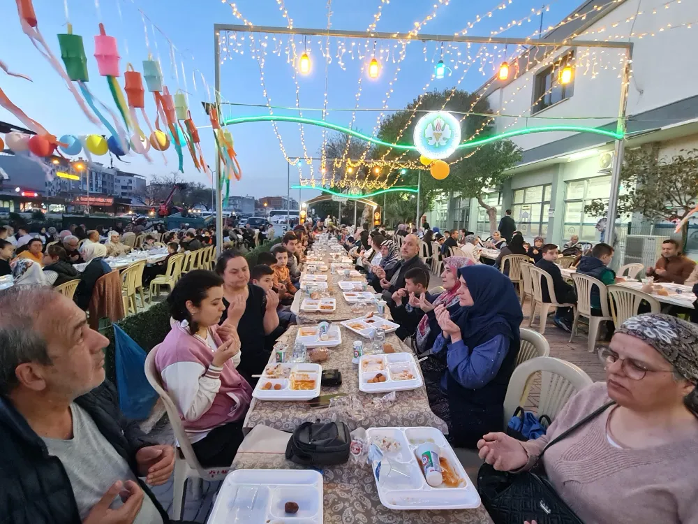 AKHİSAR’DA GENÇLİK İFTARI VE RAMAZAN SOKAĞI COŞKUSU