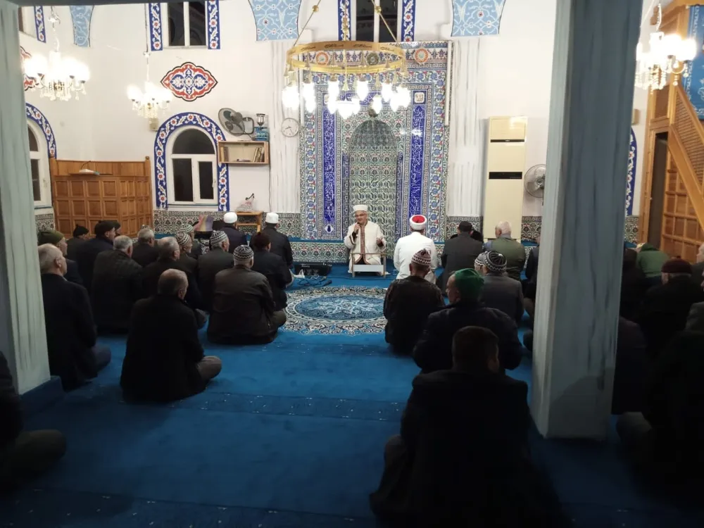 AKHİSAR’DA ENDERUN USULÜ TERAVİH NAMAZI KILINDI