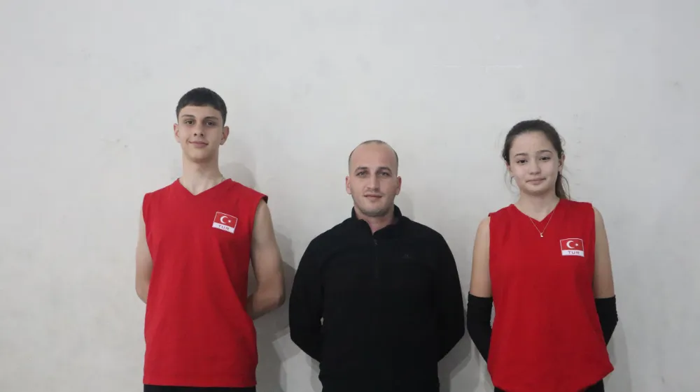 GENÇ VOLEYBOLCU ECE GÜNEŞ
