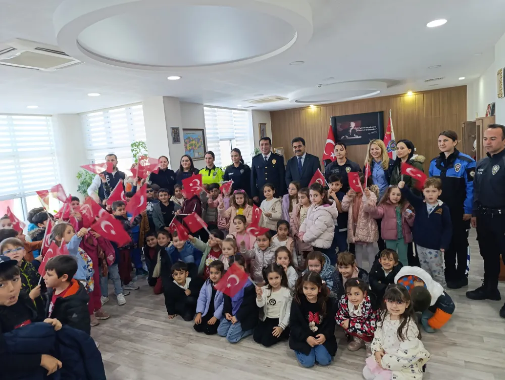 MİNİKLERDEN POLİS HAFTASI KUTLAMASI
