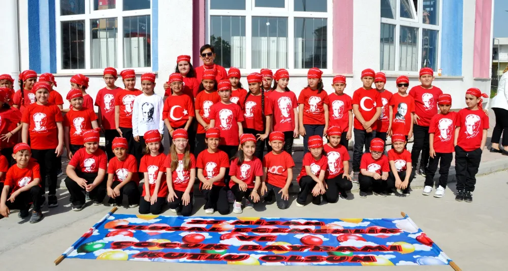 MİNİKLERDEN 23 NİSAN COŞKUSU