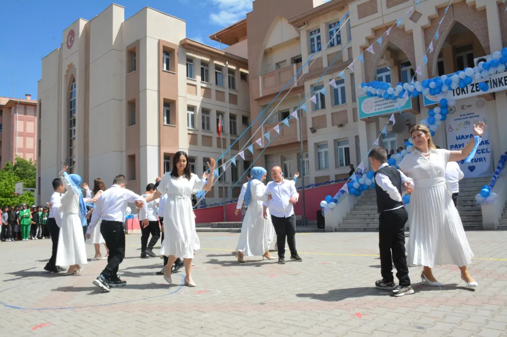 AKHİSAR’DA ENGELLİLER HAFTASINDA ANLAMLI ETKİNLİK