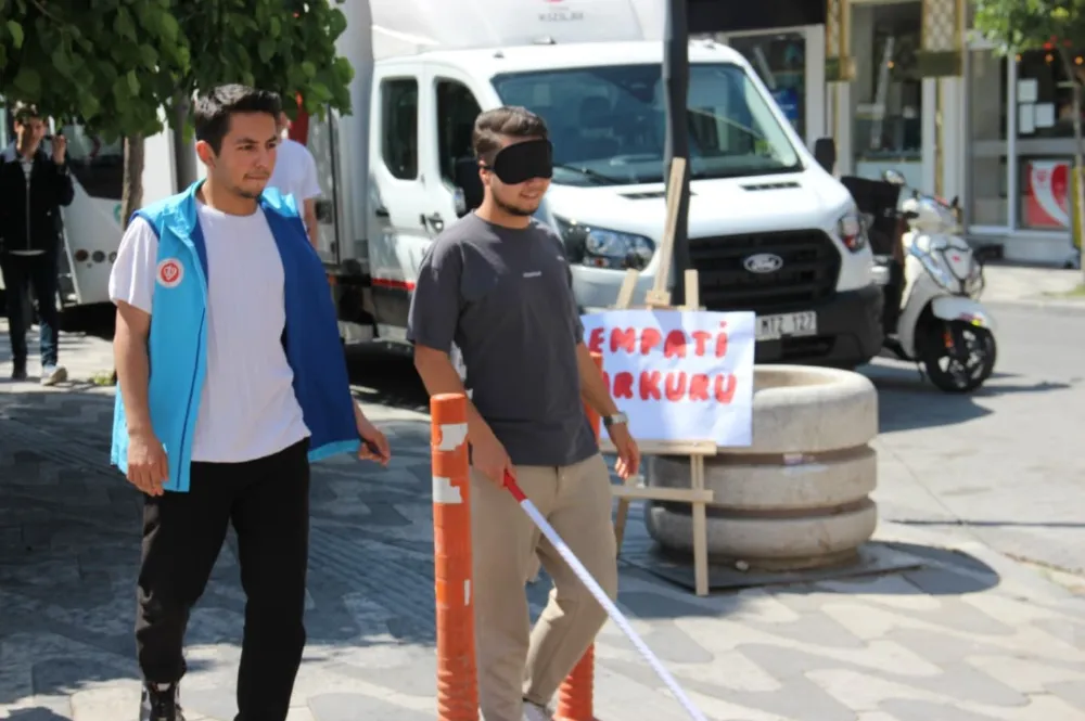 AKHİSAR MÜFTÜLÜĞÜNDEN ENGELLİLER HAFTASINDA ANLAMLI ETKİNLİK