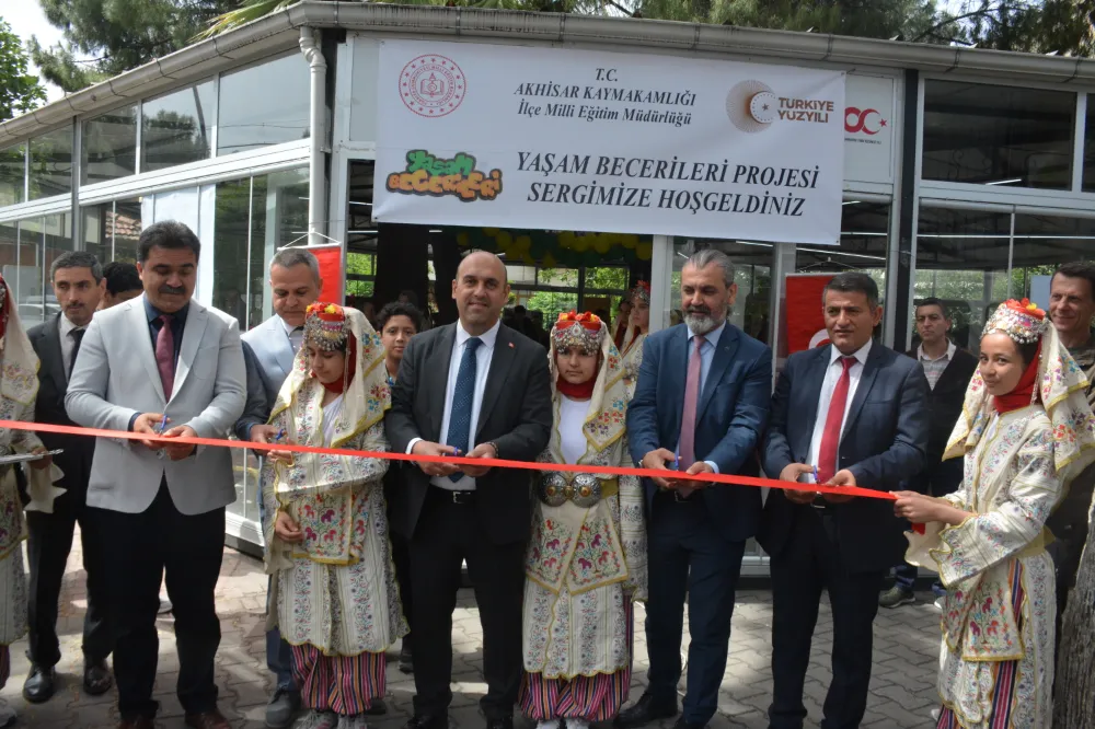 AKHİSAR’DA “YAŞAM BECERİLERİ PROJESİ” SERGİSİ AÇILDI