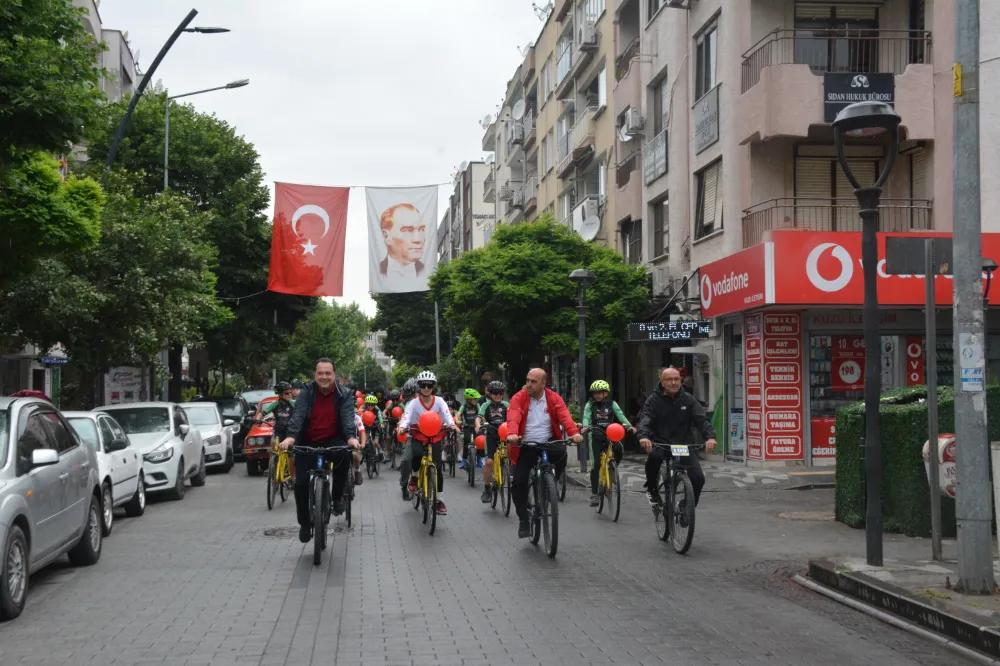AKHİSAR’DA 19 MAYIS RÜZGÂRI BİSİKLETLERLE ESTİ