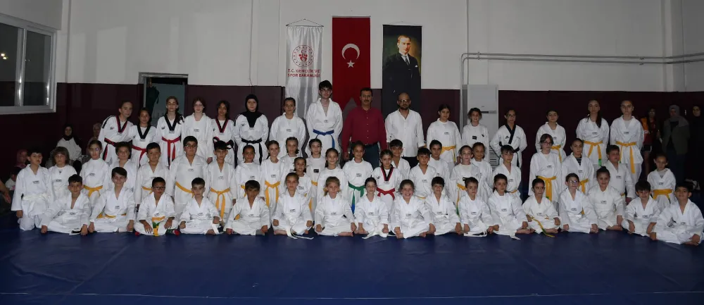 AKHİSAR’IN GENÇ TAEKWONDOCULARI KUŞAK ATLADI