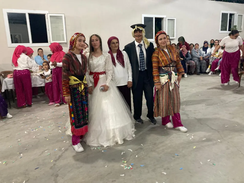 KULAKSIZLAR’DA RENKLİ “ŞALVAR GECESİ”