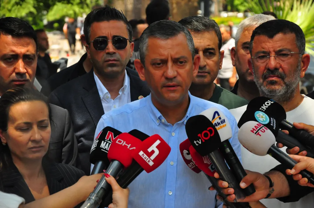 ÖZGÜR ÖZEL