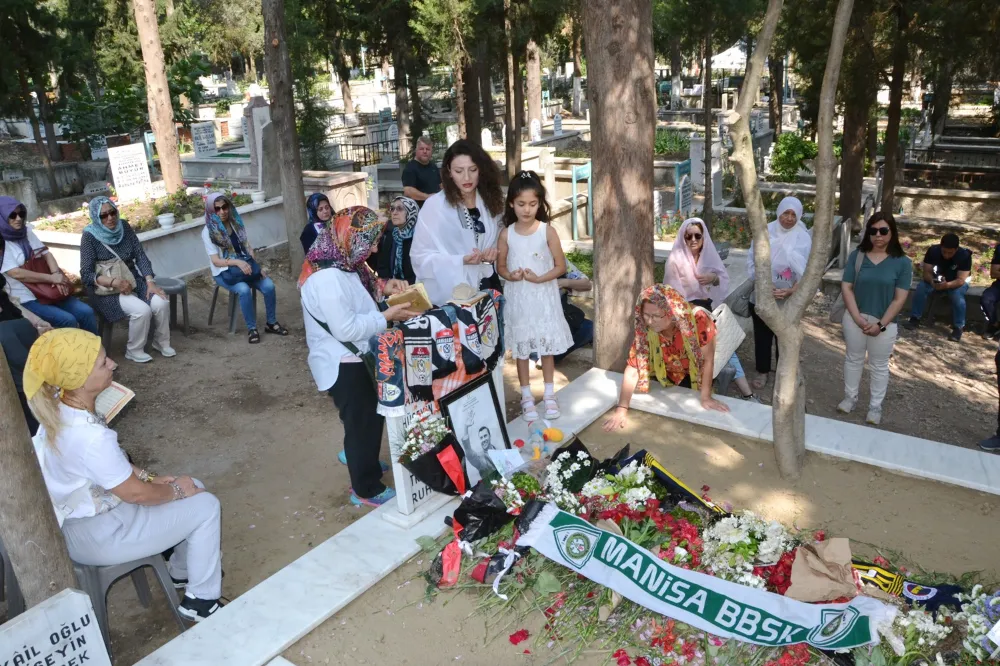BAŞKAN ZEYREK’İN KABRİNE ZİYARETÇİ AKINI