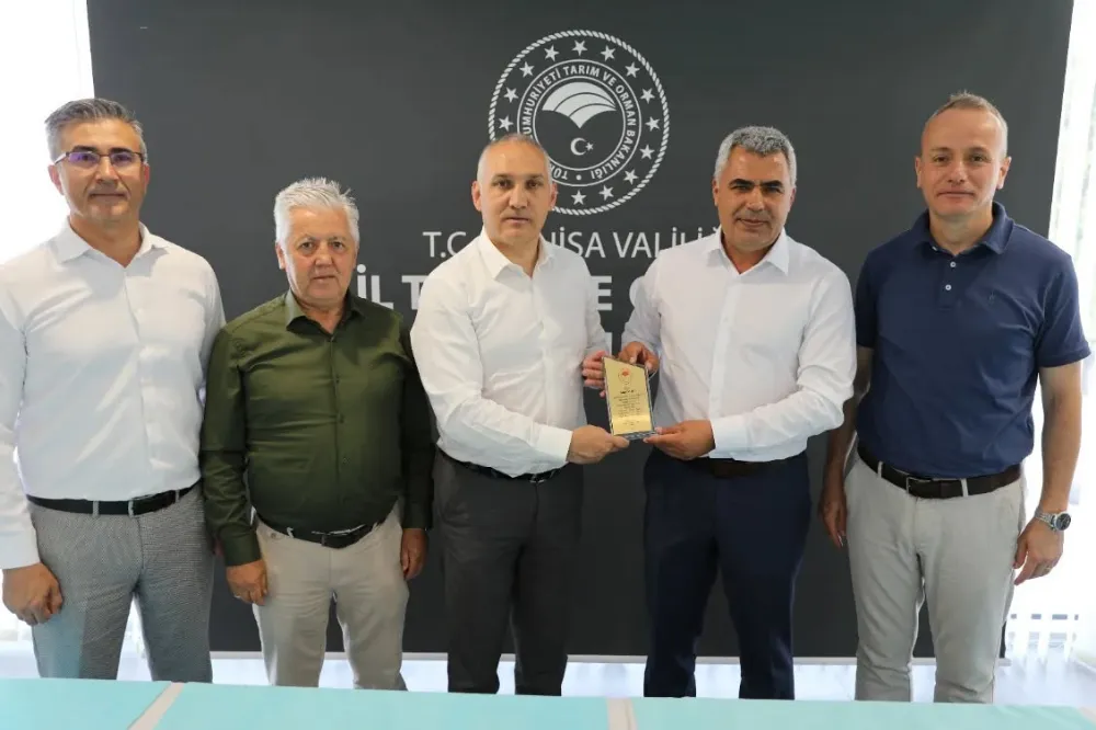 AKHİSAR İLÇE MÜDÜRÜ AHMET KILIÇ’A VEDA YEMEĞİ