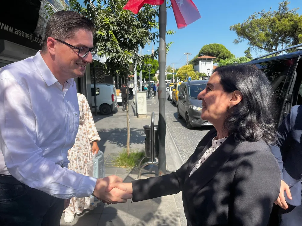 AYŞE NEVİN SERT’TEN AK PARTİ AKHİSAR TEŞKİLATINA ZİYARET