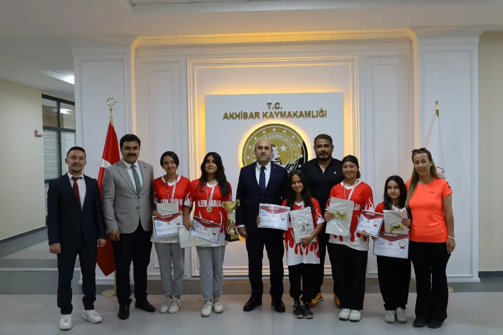 KAYMAKAM CAN, TÜRKİYE BİRİNCİLERİNİ ÖDÜLLENDİRDİ