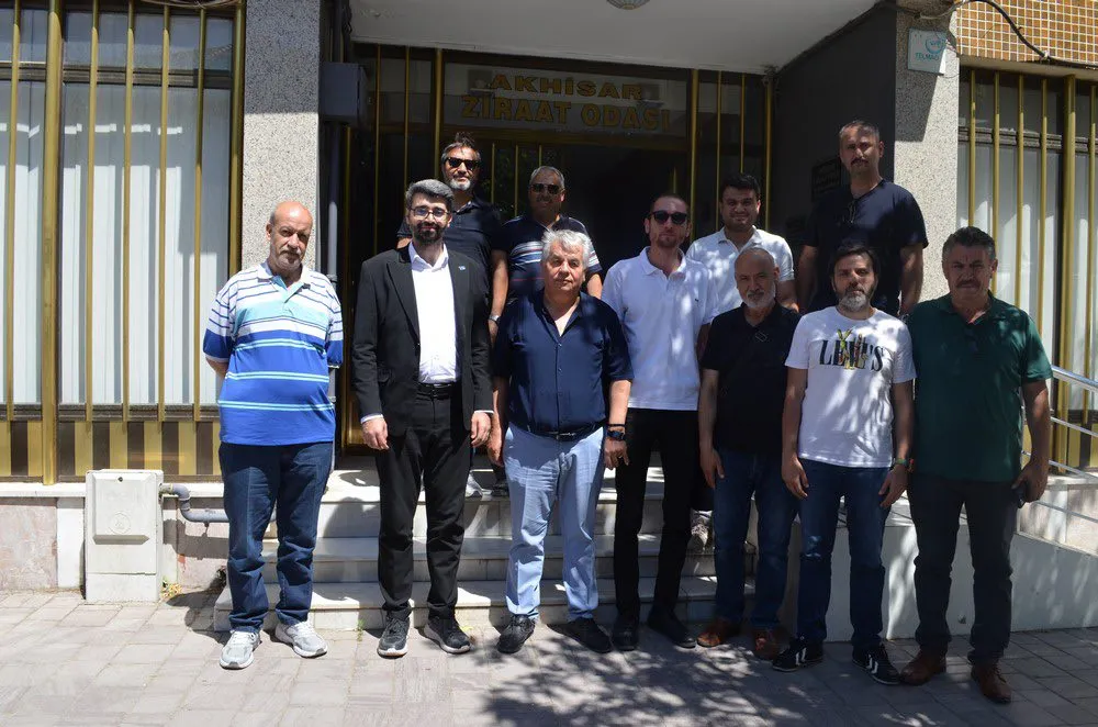 AKHİSAR ANAHTAR PARTİ İLÇE BAŞKANLIĞI’NDAN ZİRAAT ODASI’NA ZİYARET