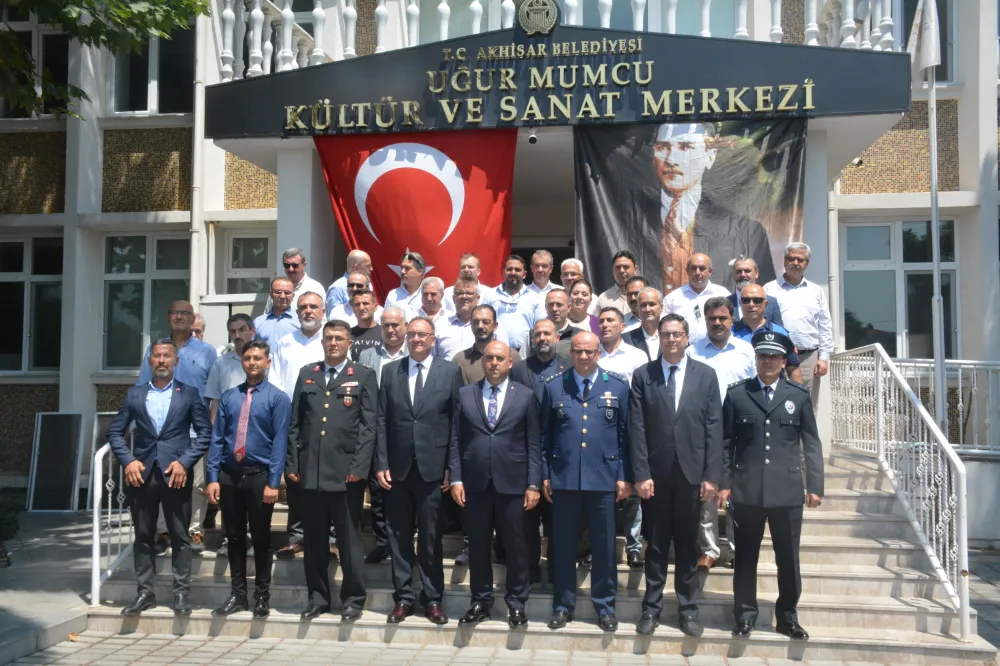AKHİSAR’DA 15 TEMMUZ ANISINA FOTOĞRAF SERGİSİ AÇILDI