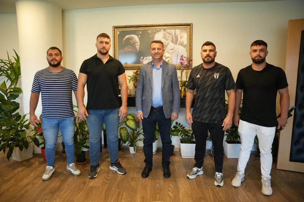 BAŞKAN KAYSERİLİ, KIRKPINAR’DA MÜCADELE EDECEK PEHLİVANLARI AĞIRLADI