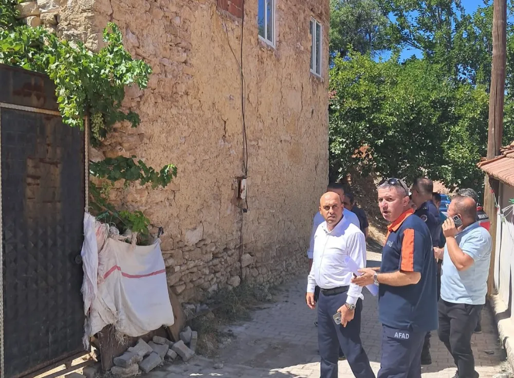 KAYMAKAM CAN, DEPREMDEN ETKİLENEN MAHALLELERDE İNCELEMELERDE BULUNDU