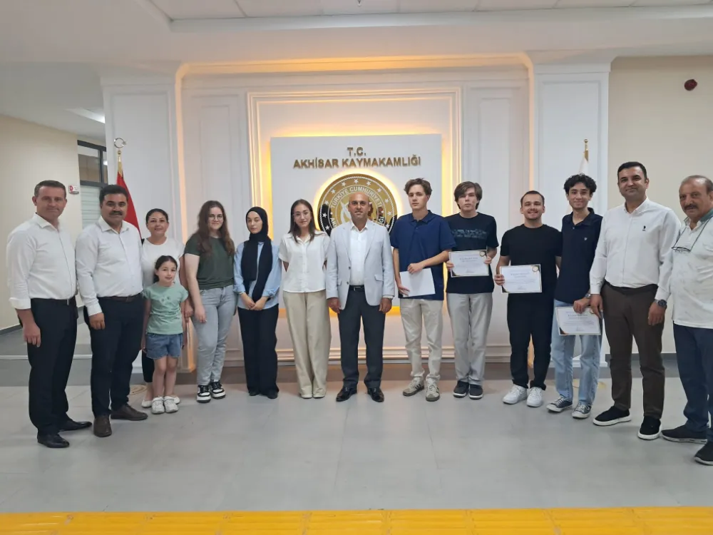 LGS VE YKS ŞAMPİYONLARI KAYMAKAM MUSTAFA CAN TARAFINDAN ÖDÜLLENDİRİLDİ
