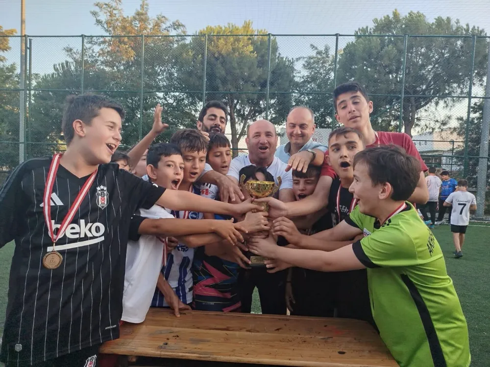 YAZ KUR’AN KURSLARI ARASI FUTBOL TURNUVASI FİNALİ COŞKUYLA TAMAMLANDI