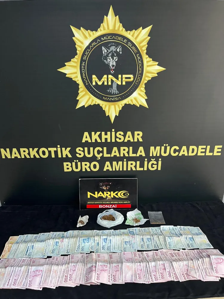  AKHİSAR’DA BONZAİ VE NAKİT PARA ELE GEÇİRİLDİ